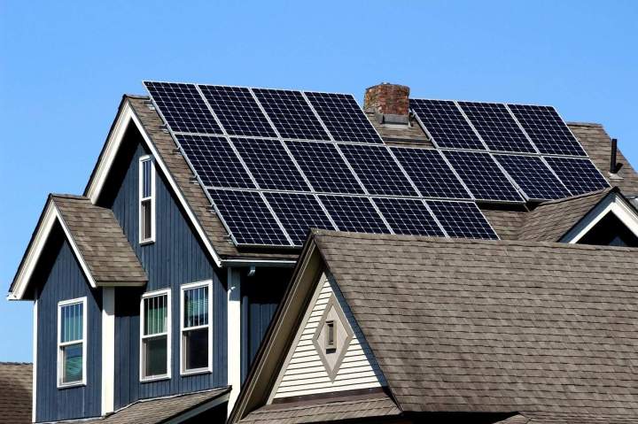 Pose de panneaux photovoltaïques, Plessé